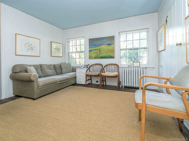10 Amherst Road, Great Neck, NY 11021