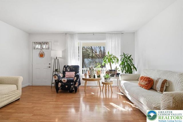 102 Longshore Circle, Smithfield Twp, PA 18302