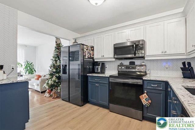 102 Longshore Circle, Smithfield Twp, PA 18302