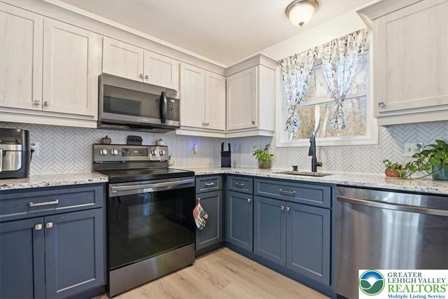 102 Longshore Circle, Smithfield Twp, PA 18302