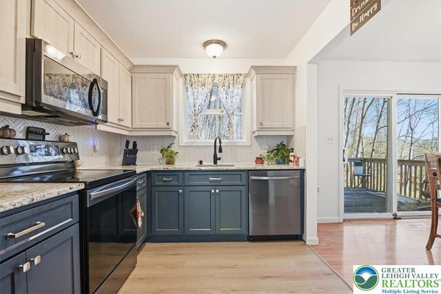 102 Longshore Circle, Smithfield Twp, PA 18302