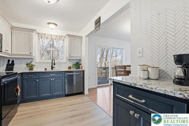 102 Longshore Circle, Smithfield Twp, PA 18302