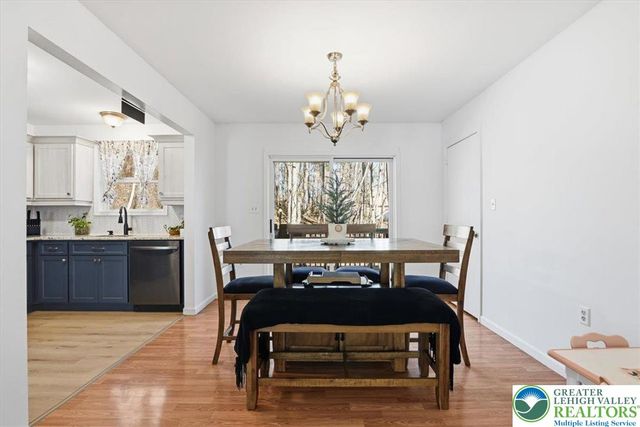 102 Longshore Circle, Smithfield Twp, PA 18302