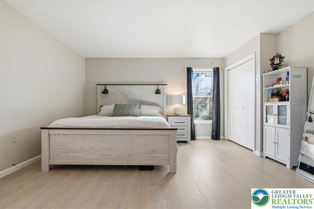 102 Longshore Circle, Smithfield Twp, PA 18302