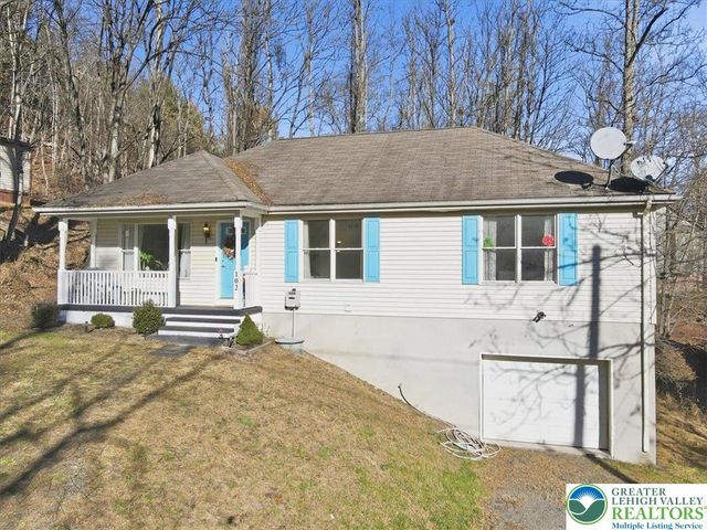 102 Longshore Circle, Smithfield Twp, PA 18302