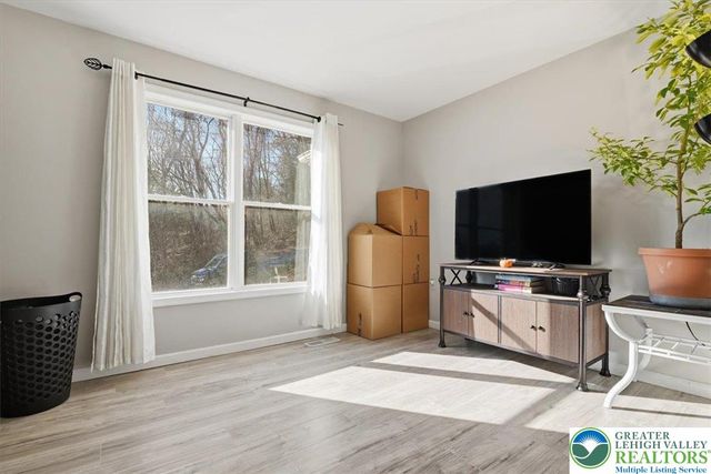 102 Longshore Circle, Smithfield Twp, PA 18302