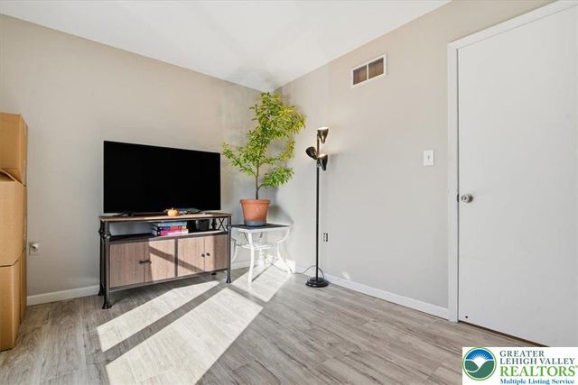 102 Longshore Circle, Smithfield Twp, PA 18302