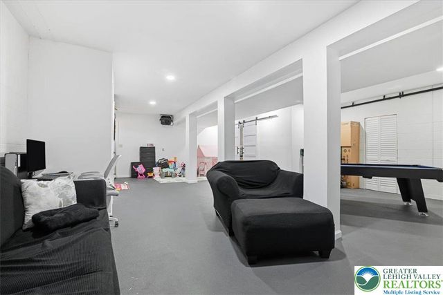 102 Longshore Circle, Smithfield Twp, PA 18302