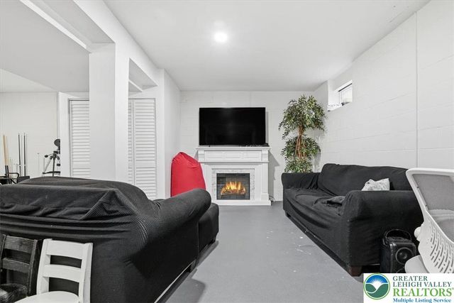 102 Longshore Circle, Smithfield Twp, PA 18302