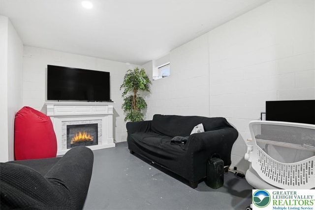 102 Longshore Circle, Smithfield Twp, PA 18302