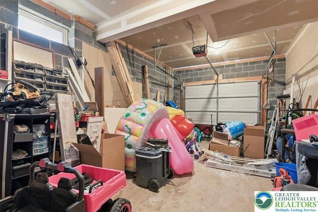 102 Longshore Circle, Smithfield Twp, PA 18302