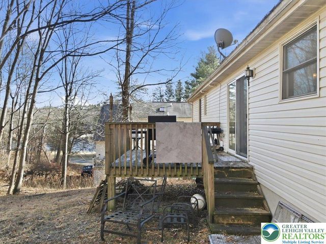 102 Longshore Circle, Smithfield Twp, PA 18302