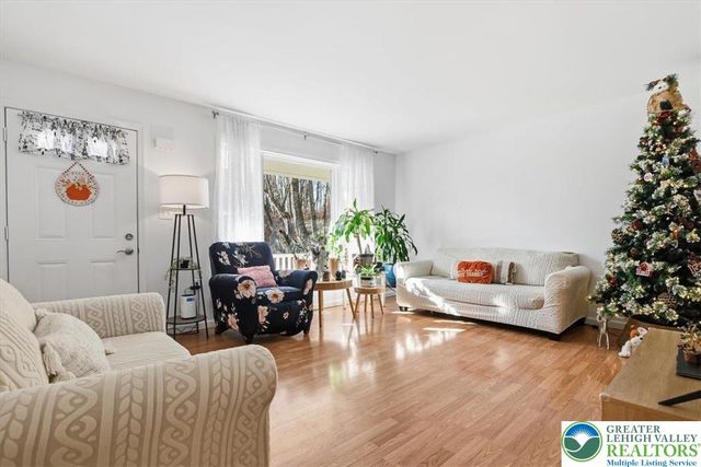 102 Longshore Circle, Smithfield Twp, PA 18302