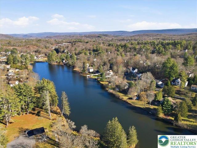 102 Longshore Circle, Smithfield Twp, PA 18302