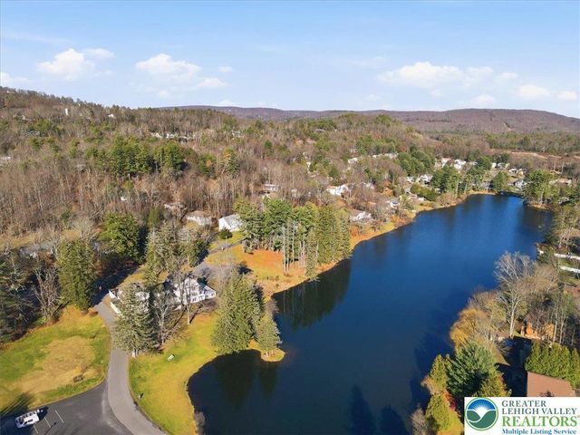 102 Longshore Circle, Smithfield Twp, PA 18302