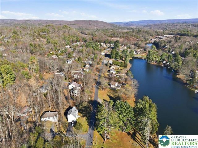 102 Longshore Circle, Smithfield Twp, PA 18302