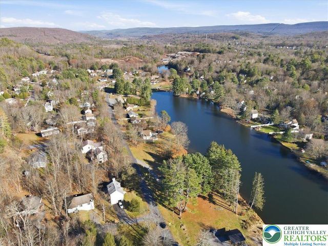 102 Longshore Circle, Smithfield Twp, PA 18302