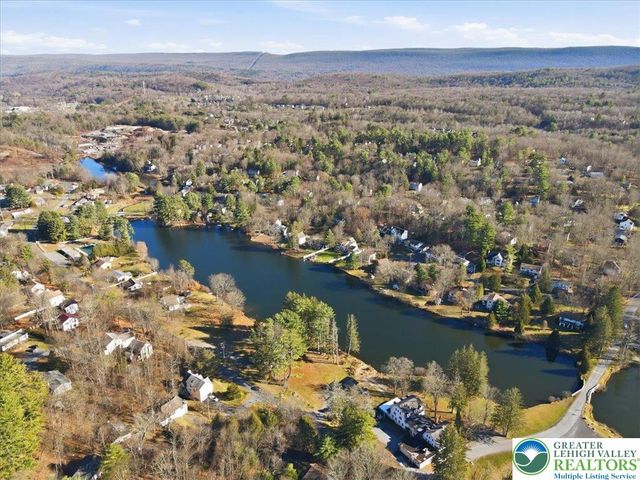 102 Longshore Circle, Smithfield Twp, PA 18302