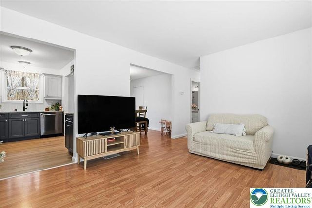 102 Longshore Circle, Smithfield Twp, PA 18302