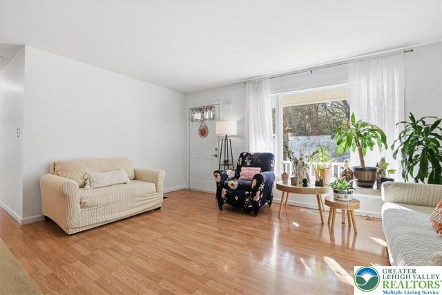 102 Longshore Circle, Smithfield Twp, PA 18302