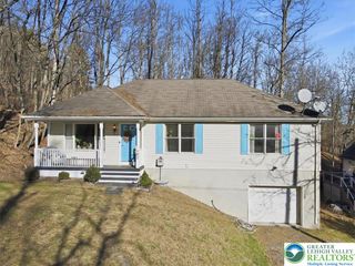 102 Longshore Circle, Smithfield Twp, PA 18302