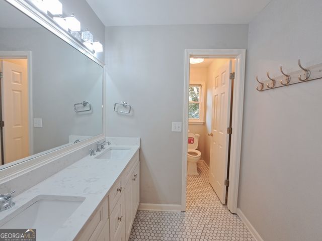 2242 Lenox Walk NE, Brookhaven, GA 30319