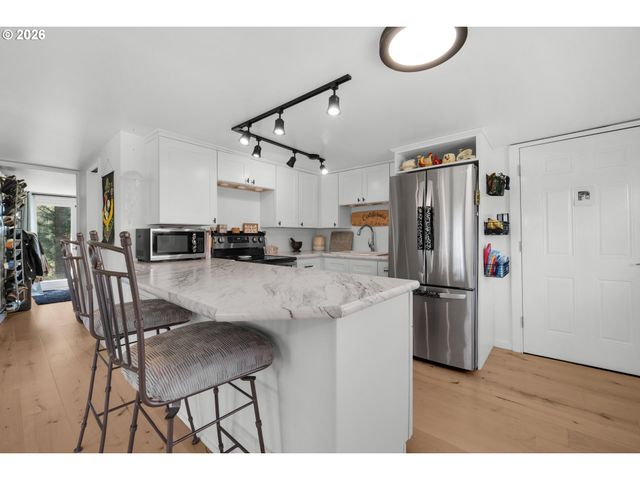 21 2ND St, Bay Center, WA 98527