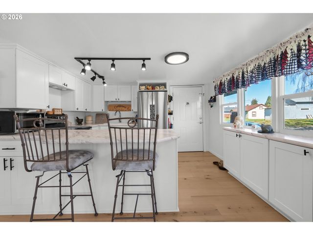 21 2ND St, Bay Center, WA 98527