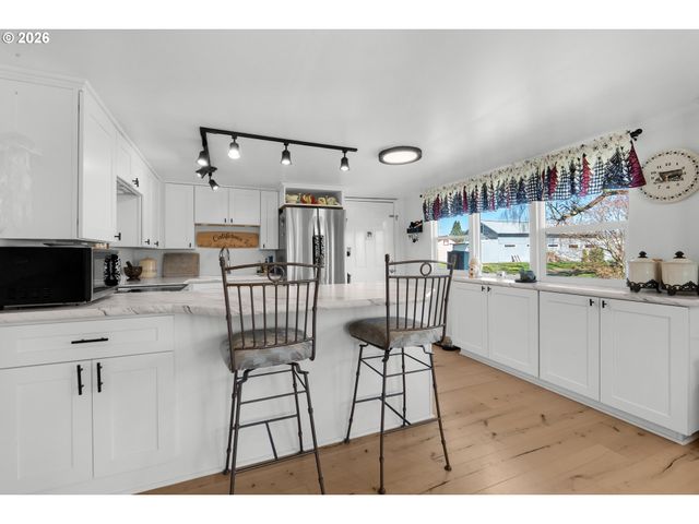 21 2ND St, Bay Center, WA 98527