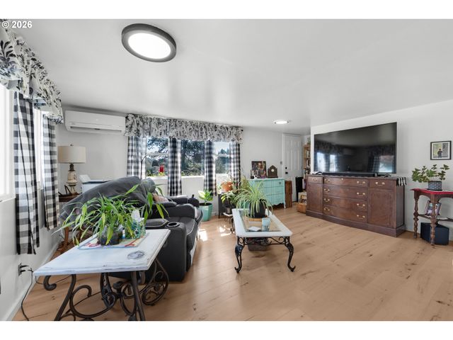 21 2ND St, Bay Center, WA 98527