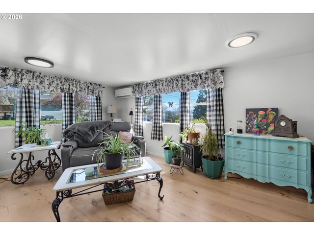 21 2ND St, Bay Center, WA 98527