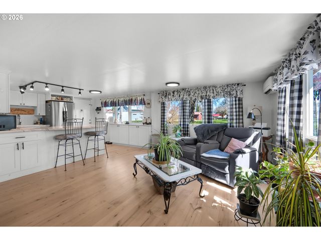 21 2ND St, Bay Center, WA 98527