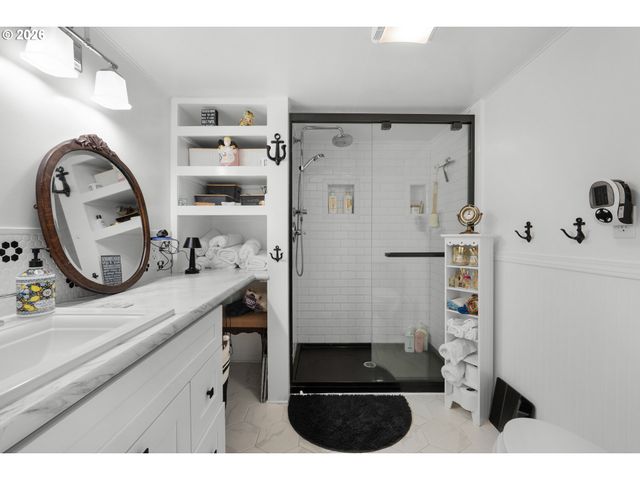 21 2ND St, Bay Center, WA 98527