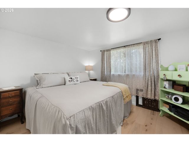 21 2ND St, Bay Center, WA 98527