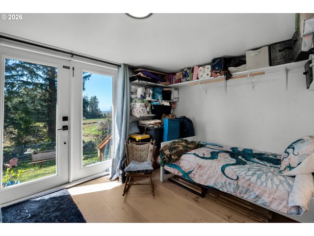 21 2ND St, Bay Center, WA 98527