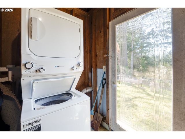 21 2ND St, Bay Center, WA 98527