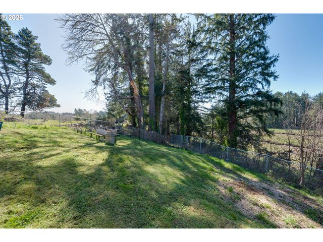 21 2ND St, Bay Center, WA 98527