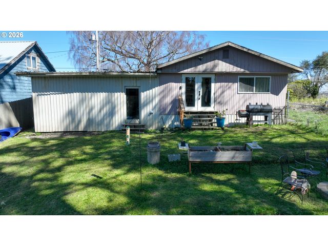 21 2ND St, Bay Center, WA 98527