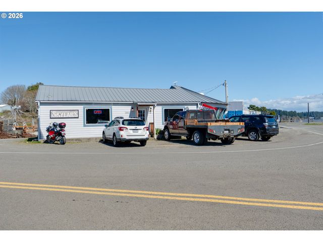 21 2ND St, Bay Center, WA 98527