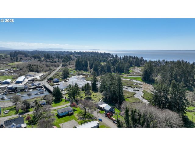 21 2ND St, Bay Center, WA 98527