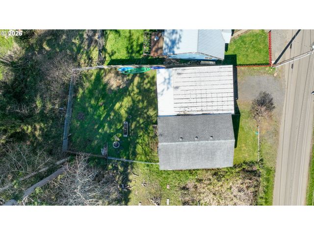 21 2ND St, Bay Center, WA 98527