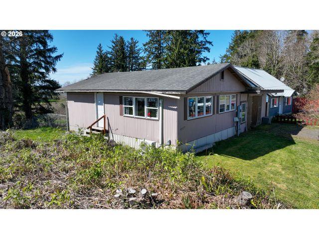21 2ND St, Bay Center, WA 98527
