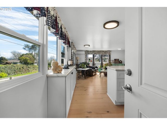 21 2ND St, Bay Center, WA 98527