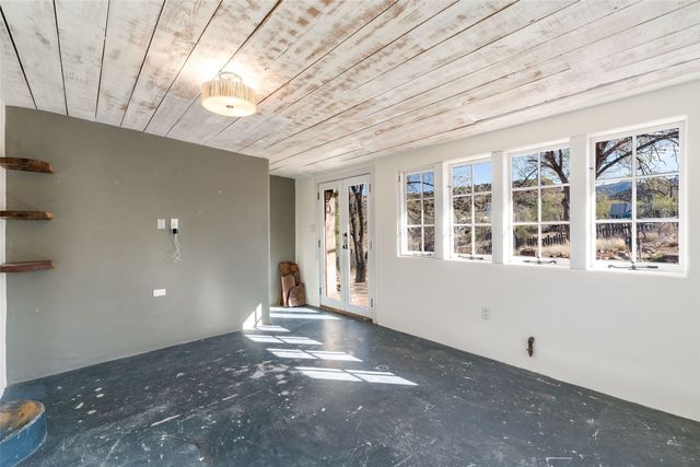 28 Backroad, Cerrillos, NM 87010