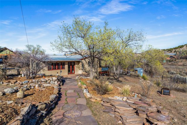 28 Backroad, Cerrillos, NM 87010