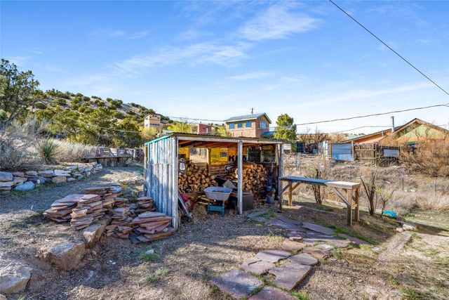 28 Backroad, Cerrillos, NM 87010