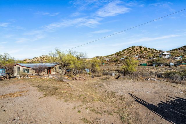 28 Backroad, Cerrillos, NM 87010