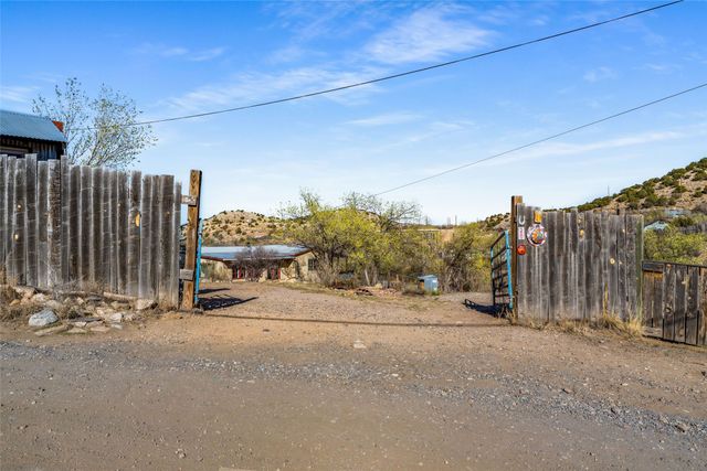 28 Backroad, Cerrillos, NM 87010