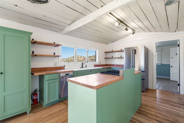 28 Backroad, Cerrillos, NM 87010