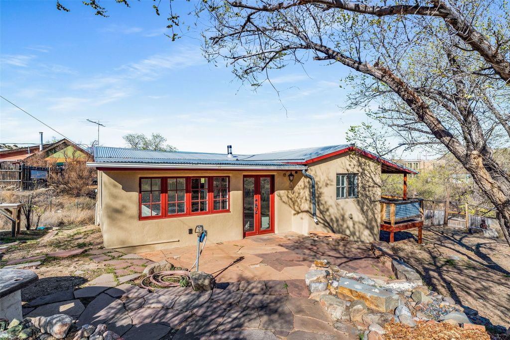 28 Backroad, Cerrillos, NM 87010